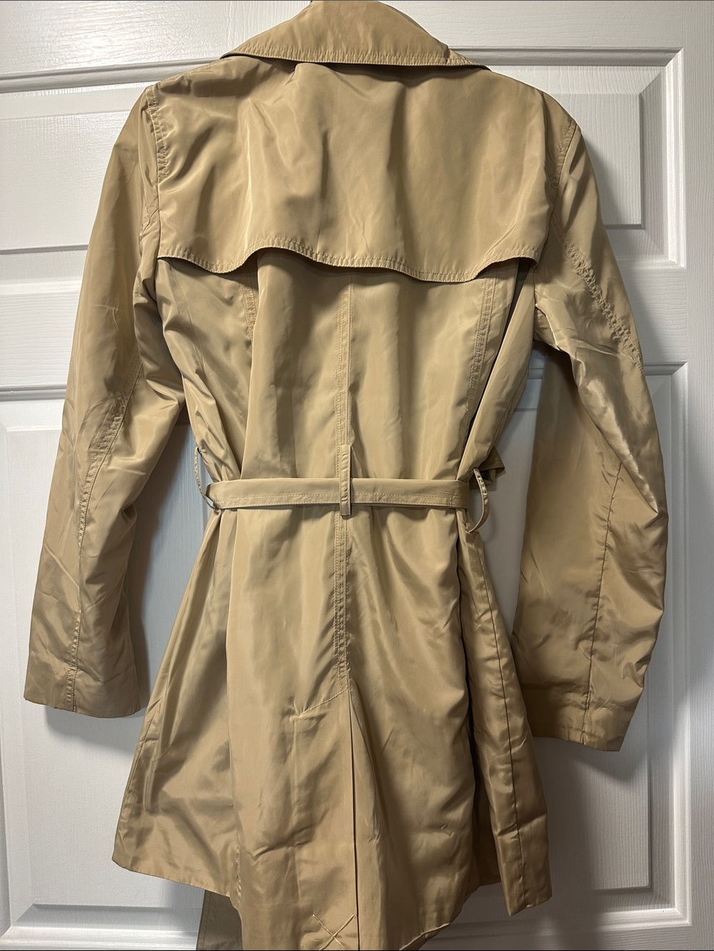 Lightweight Michael Kors Tan Trench Coat with Belt. Fully lined and NWT! - Picture 9 of 9